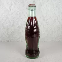 Minneapolis Minnesota vintage 8 oz full hobbleskirt no refill Coke bottle. Red Classic cap: Right - Click to enlarge